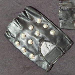 Studded fingerless gloves